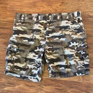 camo cargo shorts size 48